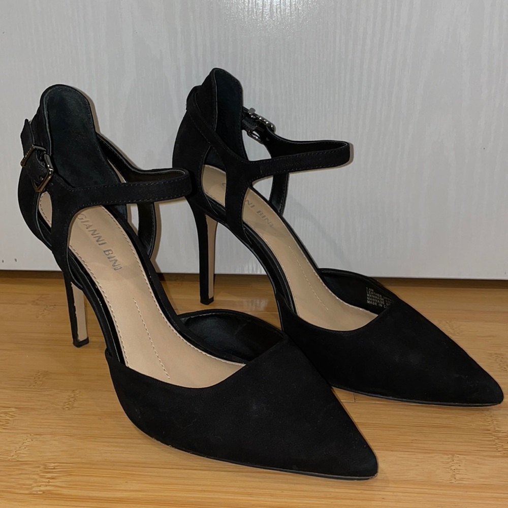 Gianni Bini Pointed Black Suede Heels 7.5